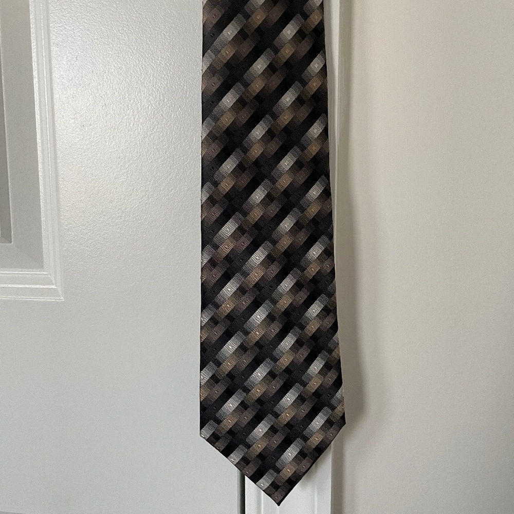 Van Heusen Men's Tie 100% silk